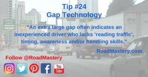 Unnecessarily large gaps are often a sign of an inexperienced driver. In traffic, they can easily initiate congestion and accidents.